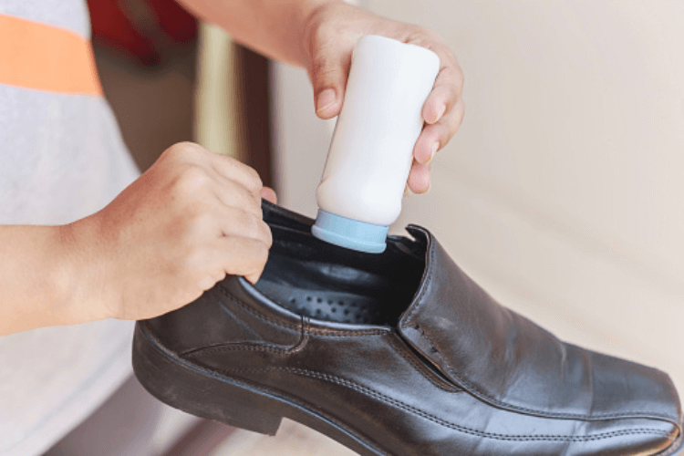 روش‌های از بین بردن بوی بد پا و کفش